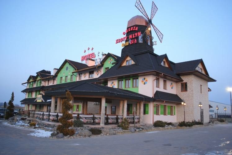 Hotel Zloty Mlyn Majkow Пйотркув-Трибунальський Екстер'єр фото