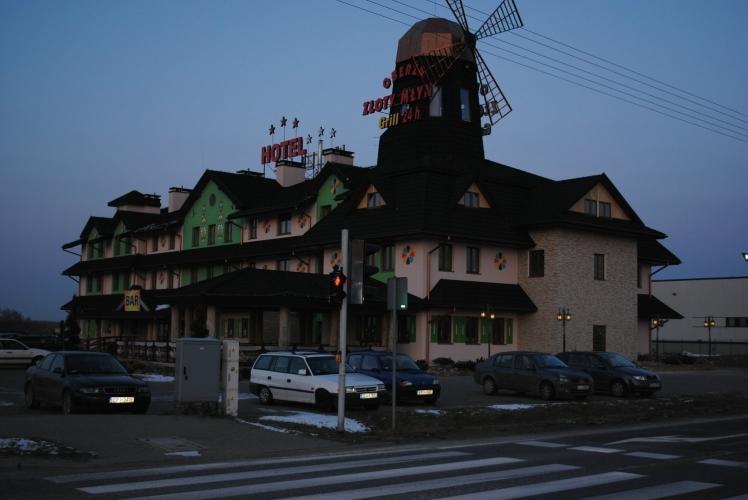 Hotel Zloty Mlyn Majkow Пйотркув-Трибунальський Екстер'єр фото